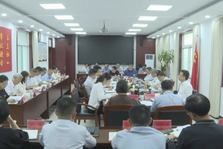 縣委理論學(xué)習(xí)中心組學(xué)習(xí)研討會(huì)召開(kāi)